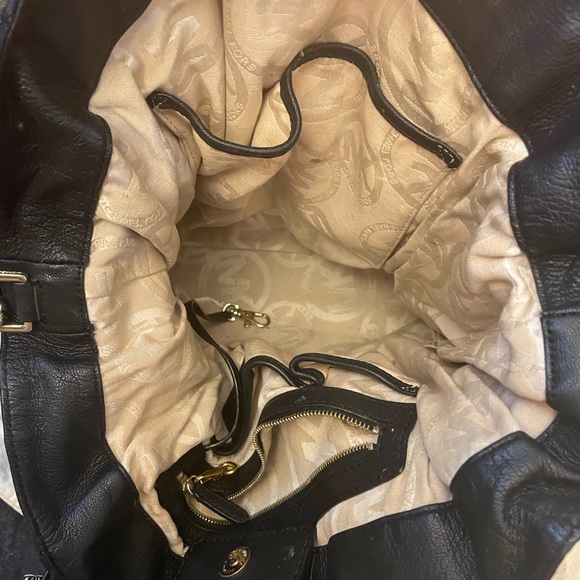 Michael Kors Gansevoort Tote - Picture 9 of 10